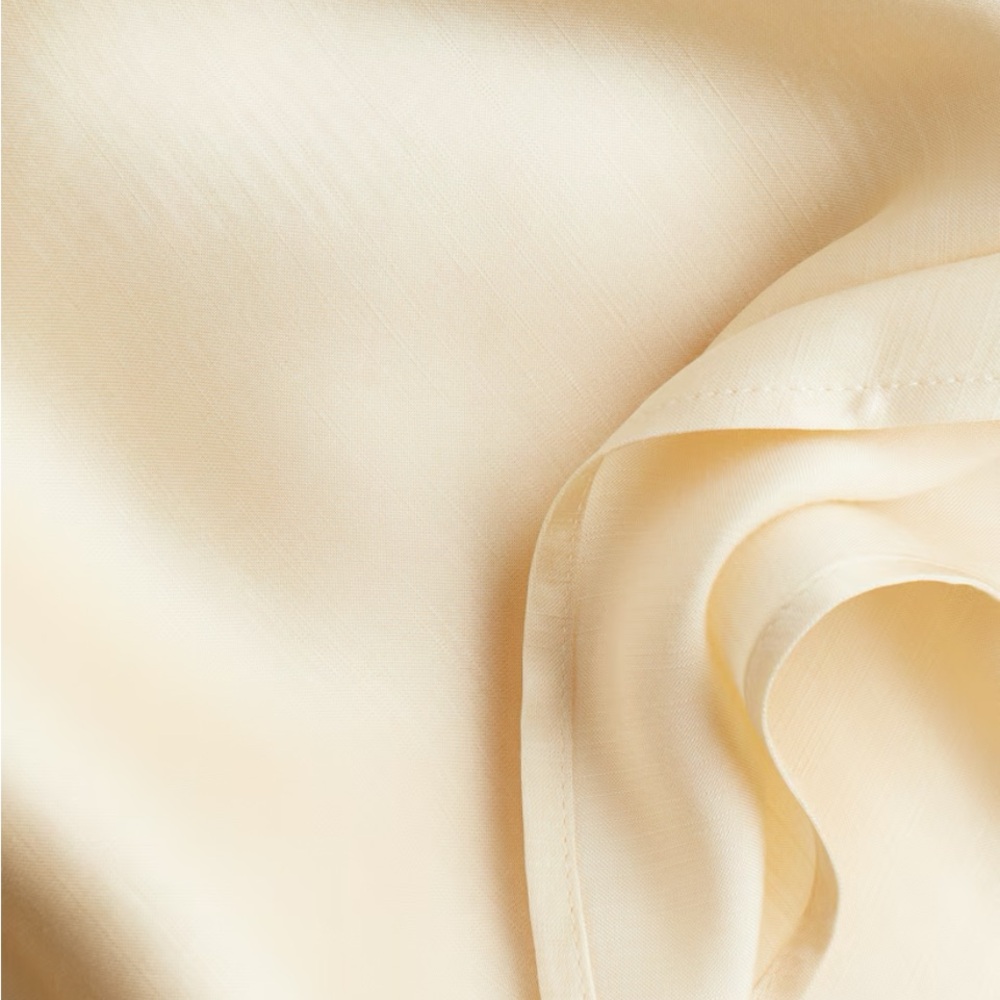 Kaftan in creamy yellow. Maxi dress for special occasions. Wore once- a wedding - Picture 6 of 6